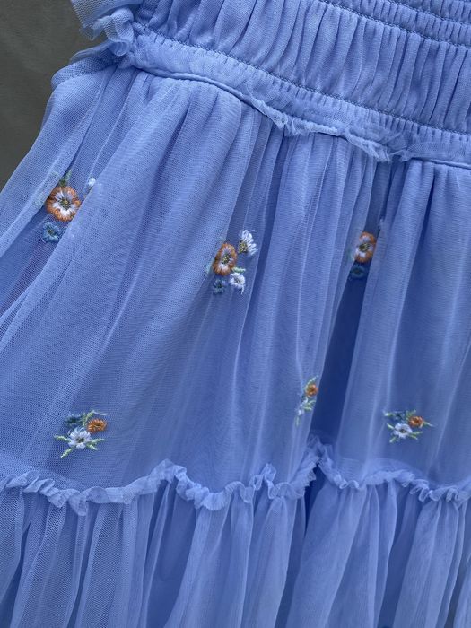 Блакитна сукня на дівчинку