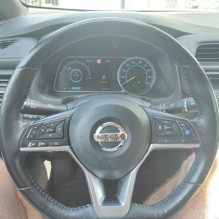 Nisan Life 40 TEKNA + З АВТОпаркуванням топова версія
