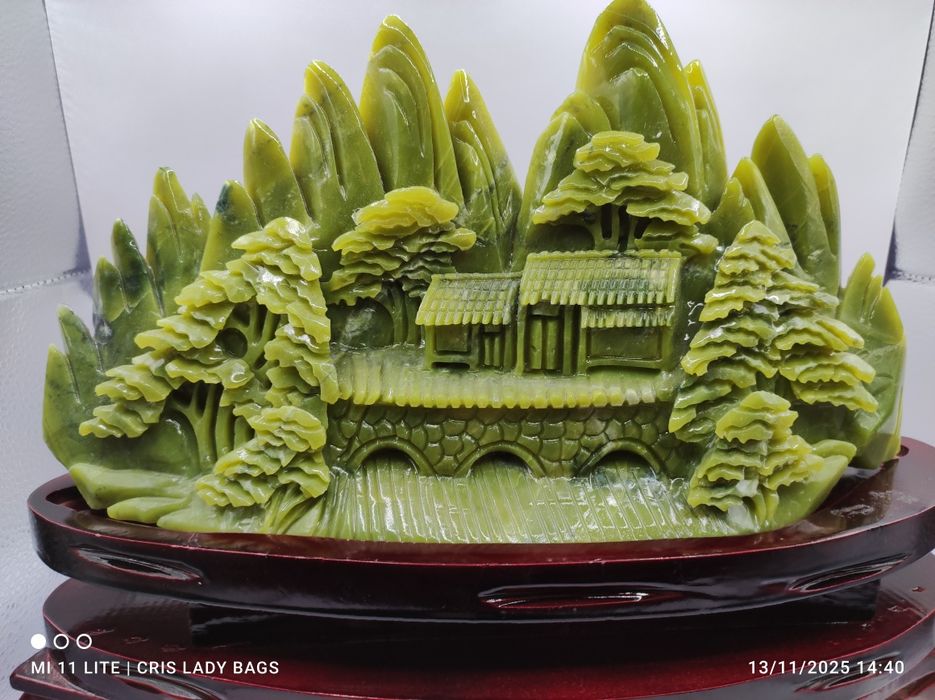 Pedra jade casa chinesa trabalhada na pedra oriental e original linda