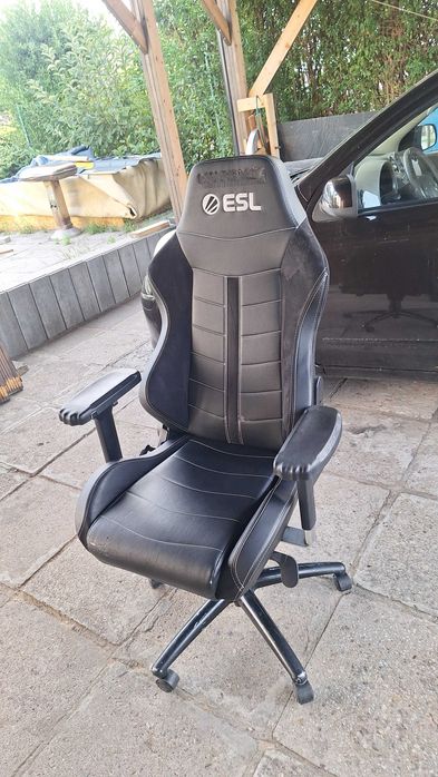fotel gamingowy esl
