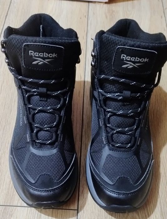 Buty ocieplane firmy Reebok trzewiki  czarne rozm.41