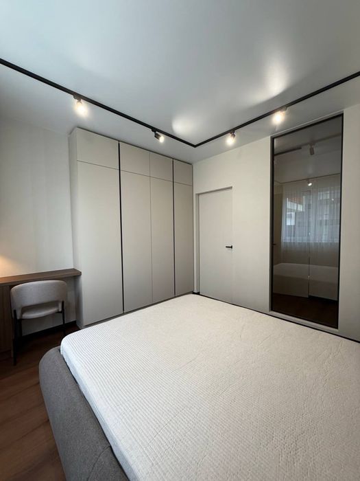 Стильна та сучасна одиничка біля озера!