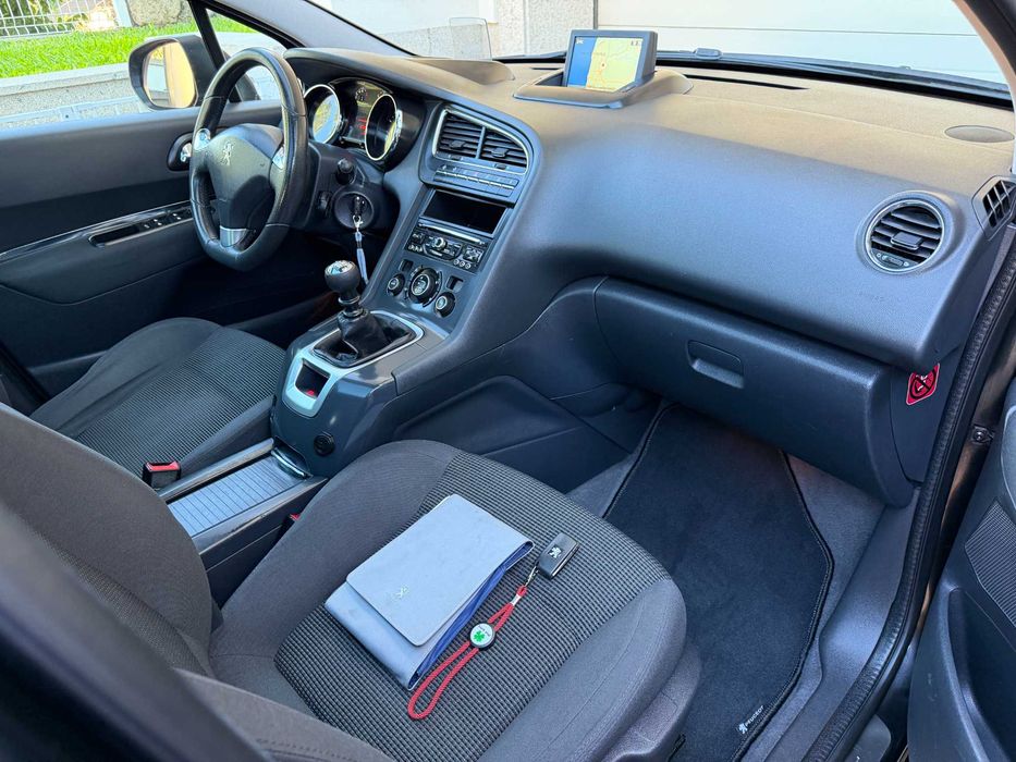 Peugeot 5008 1.6 HDI Allure Nacional