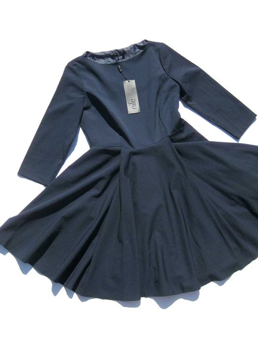 Деловое тёмно синее расклешённое платье с рукавом бренд Nife Польша М