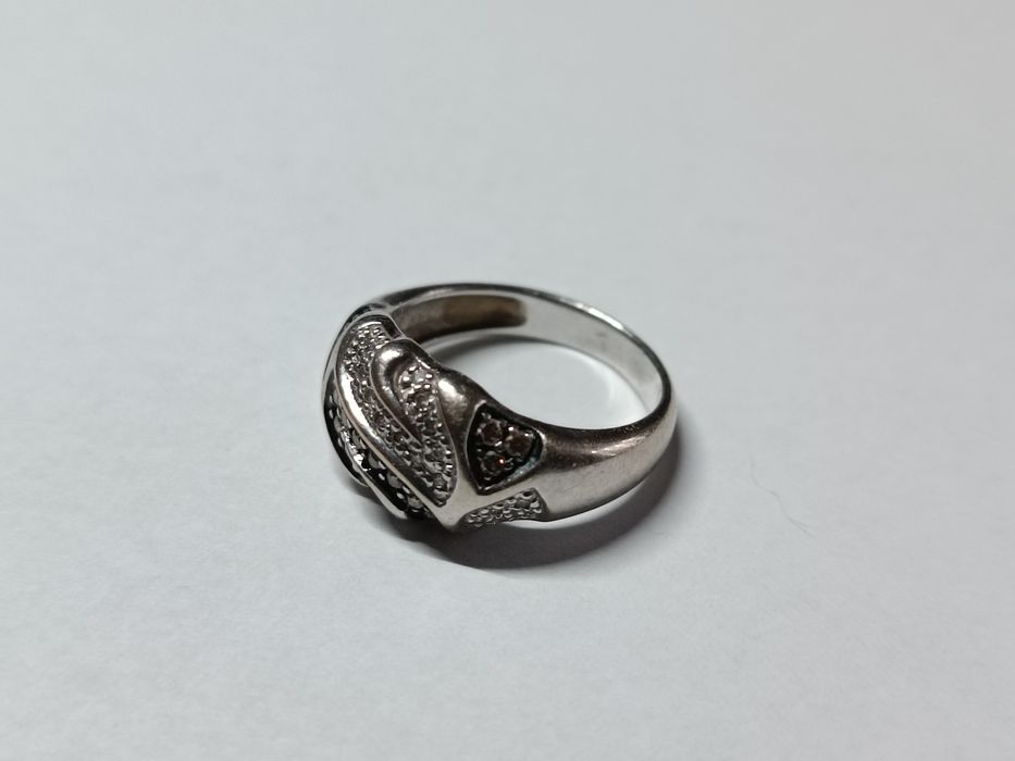 Золоте кільце з діамантами