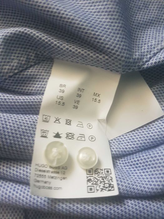 Koszula Hugo Boss .Rozmiar M. lub 39. Wymiary na zdjęciach. Stan bardzo dobry.