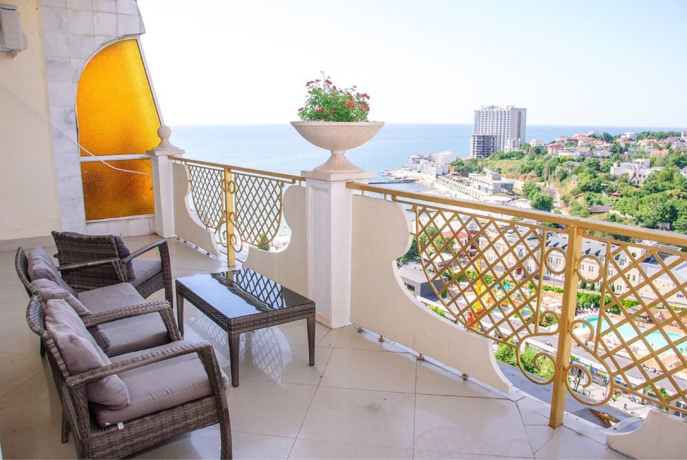 Аркадийский дворец , джакузи , большая терраса ,аркадия 3 мин. к морю