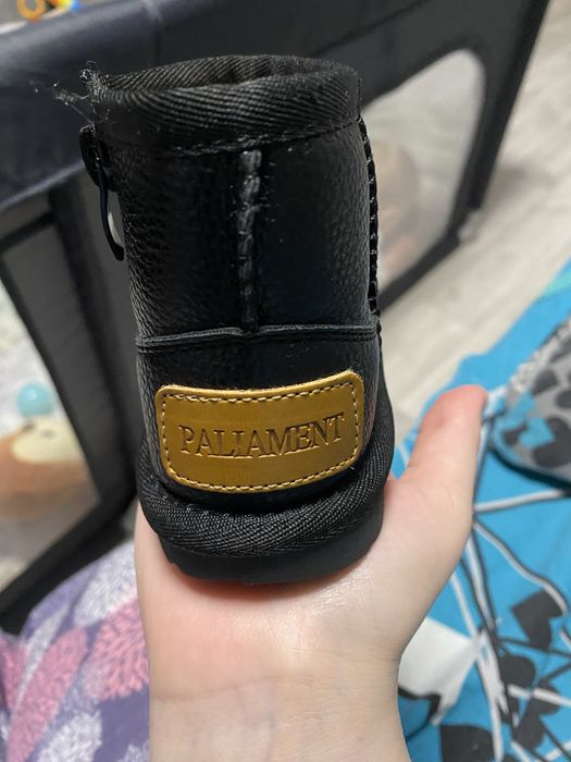 Уггі дитячі шкіряні 17 розмір