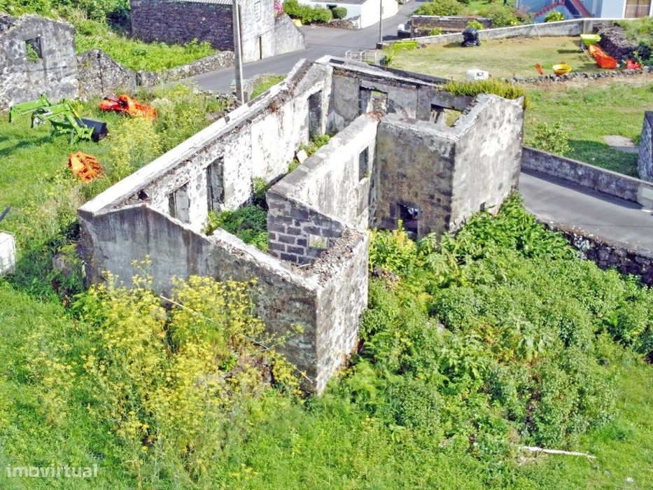 Ruína com Projeto Aprovado São João, Lajes do Pico