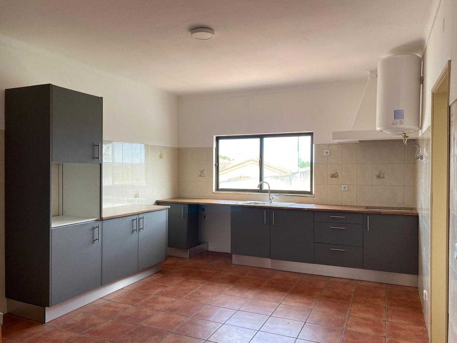 casa para alugar - vivenda / moradia T4