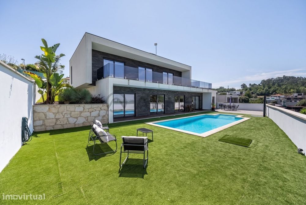 Moradia T4 Contemporânea com Piscina e Vistas Panorâmicas | Ponte d...