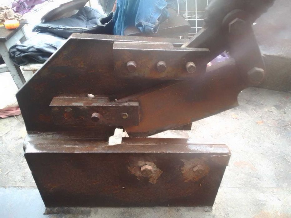 Великі ножиці по металу