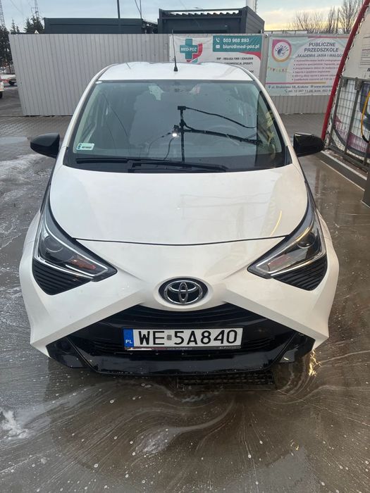 Toyota Aygo Samochód z polskiego salonu, jest bezwypadkowy, regularnie serwisowany