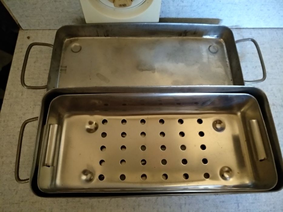 Продам бокс для шприцов.