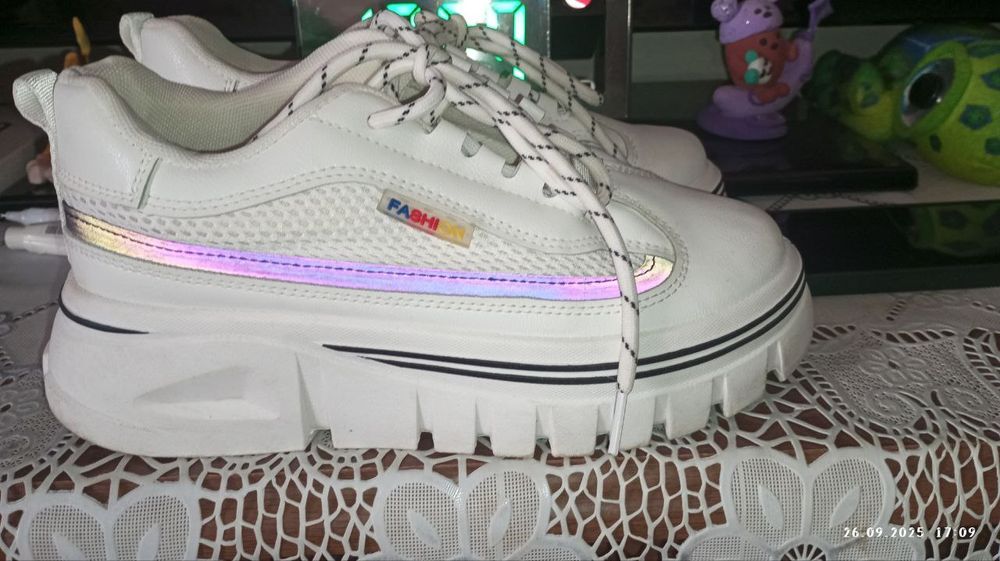 Красовки для девочки зимние в идеальном состоянии на утеплителе