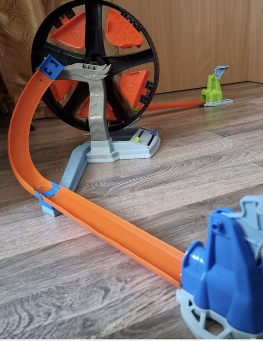 Трек HotWheels Вертиколо