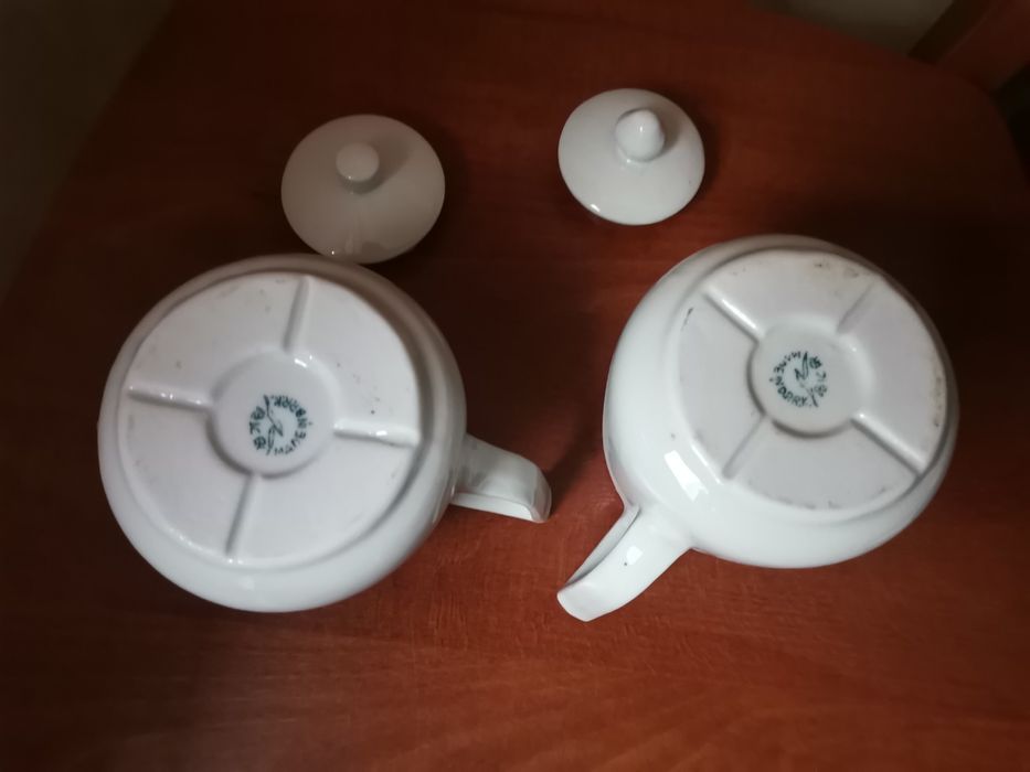 Zestaw dwóch dzbanuszków