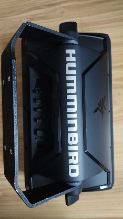 Echosonda humminbird helix 9 msi gen 3N działa z mega live