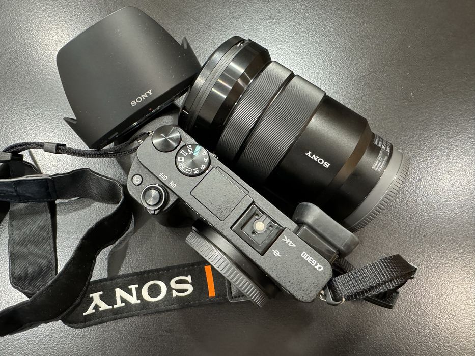 Sony a6300 + об’єктив Sony E PZ 18–105mm f/4 G OSS + аксесуари
