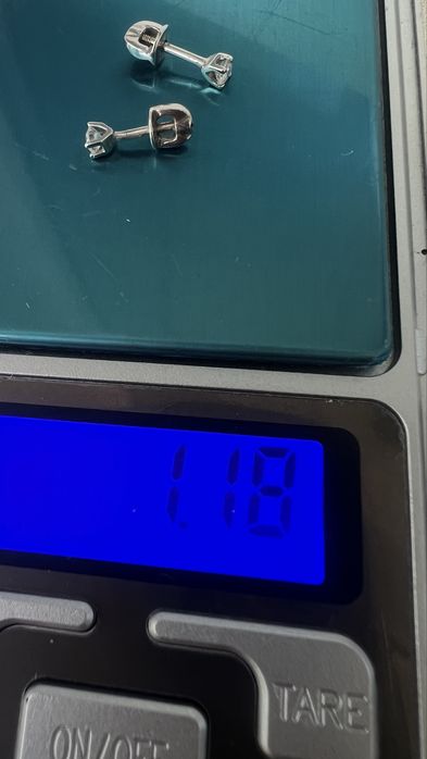 Пусеты гвоздики бриллиантовая можель белое золото 585 цирконий вес 1,18 гр