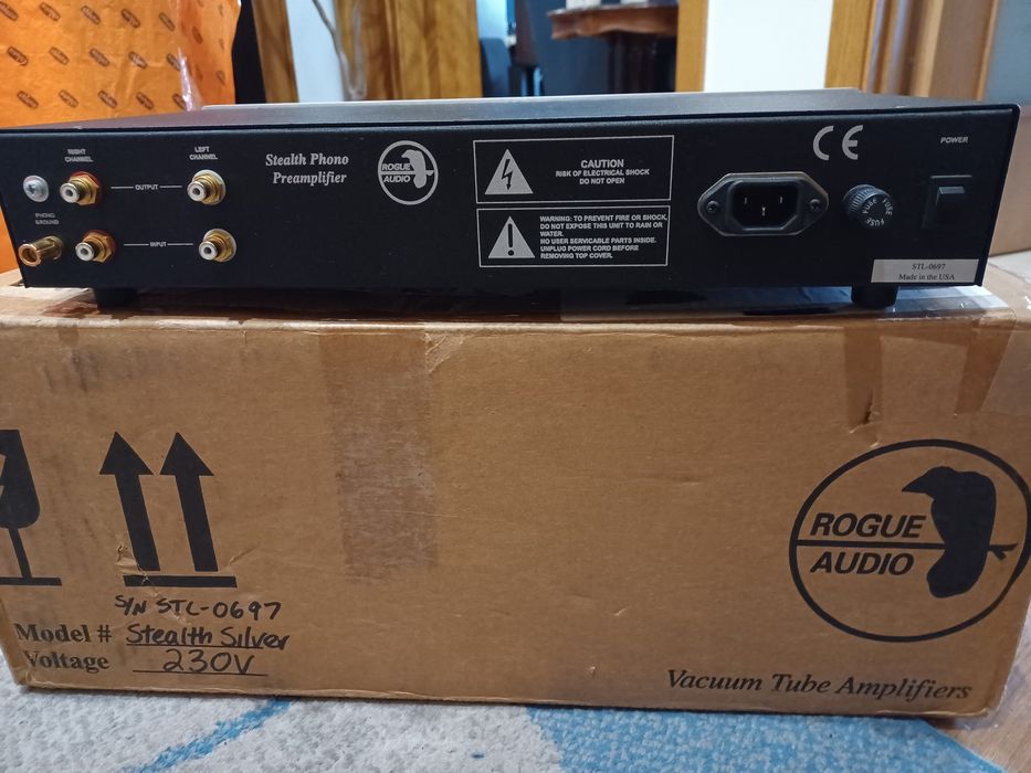 Ampificadores Classé Cap80, Plinius 2100i, Rogue Stealth, Meridian 201