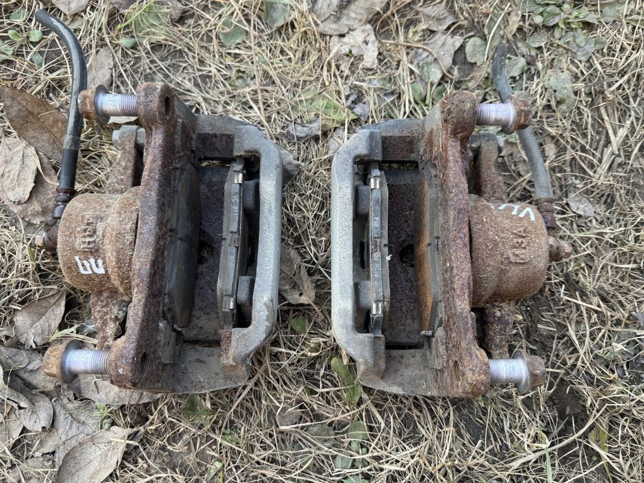 Супорт передній лівий/правий Mazda 6 GJ 2013-2017 рік