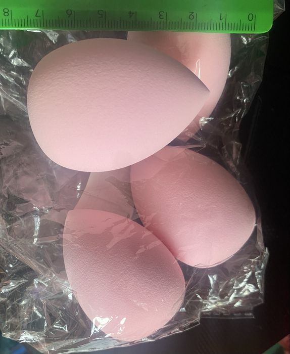 Нові рожеві бьюті блендери, спонжі для макіяжу