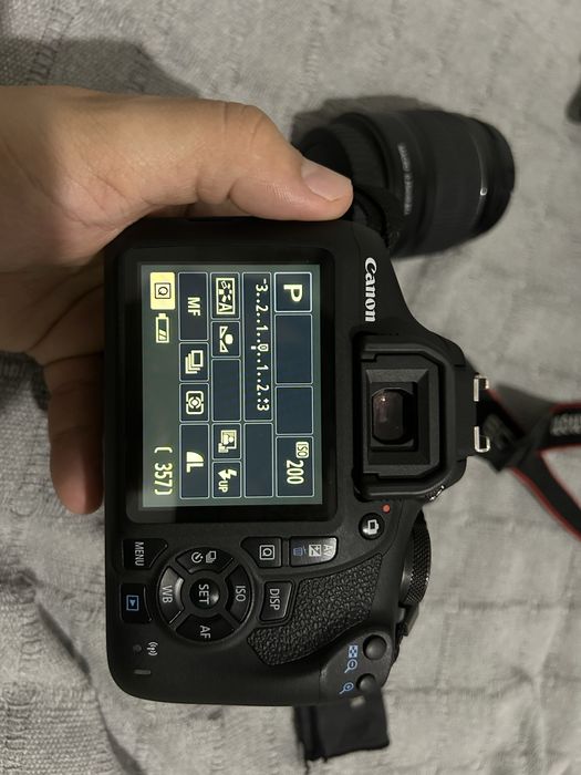 Máquina Fotográfica CANON EOS 2000D 18-55mm