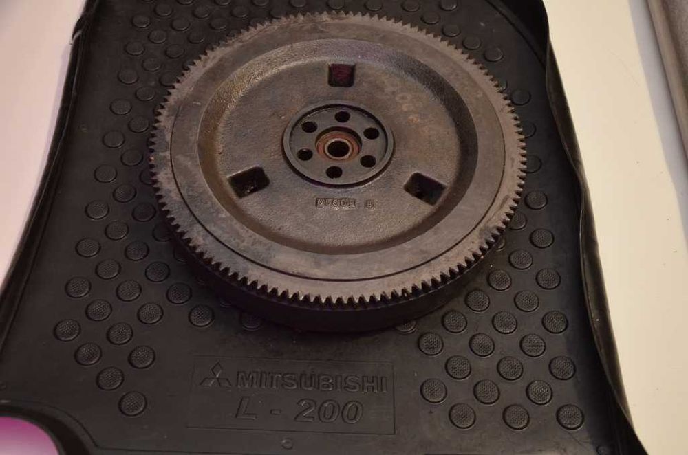 Мицубиши маховик MITSUBISHI MD13772