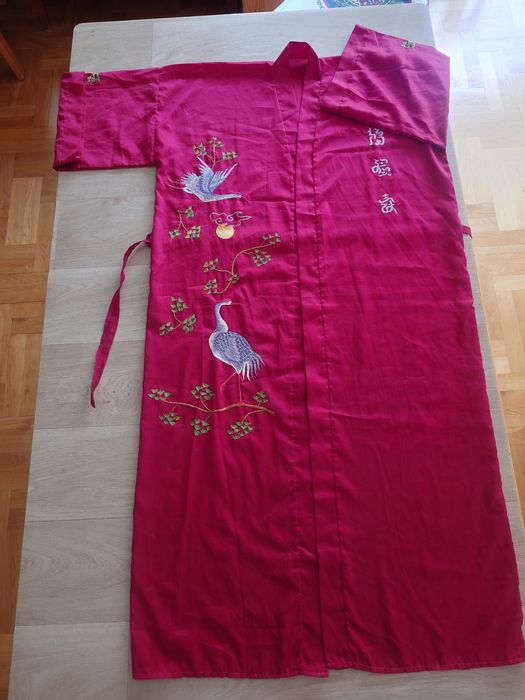 Szlafrok jedwabny długość 125cm szerokość płeców pod pachami 65cm