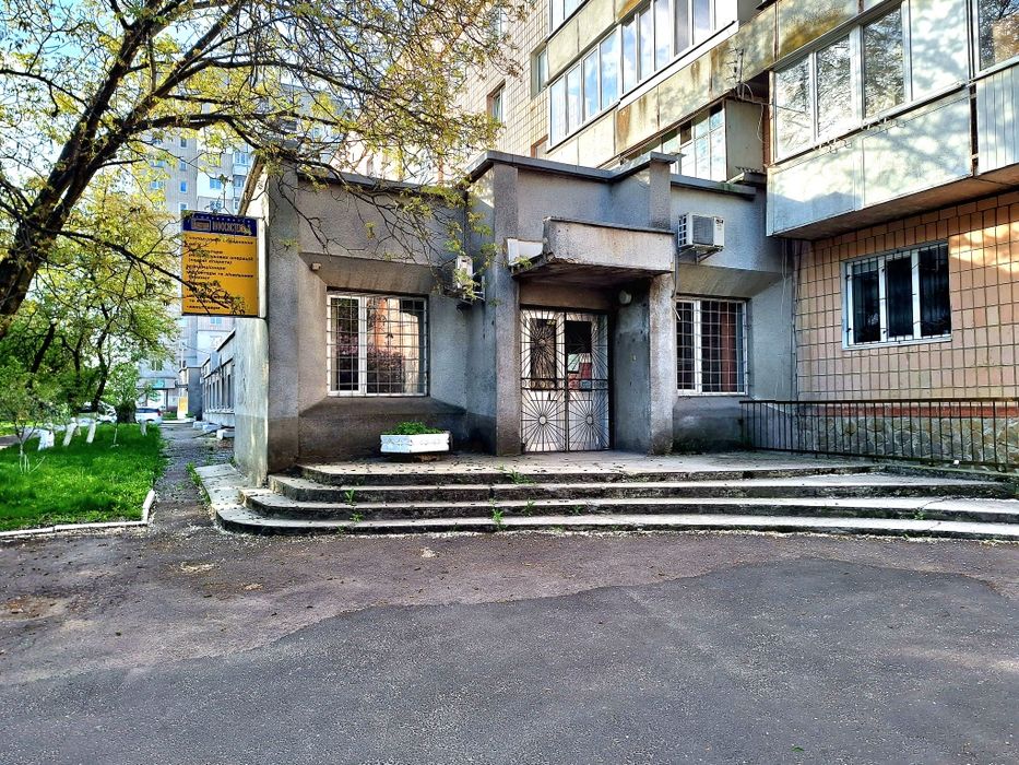 Оренда 175 кв.м., 1 пов., фасад, окремий вхід