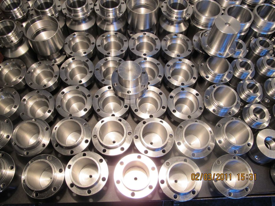 Токарно-фрезерные работы на ЧПУ и много другое.