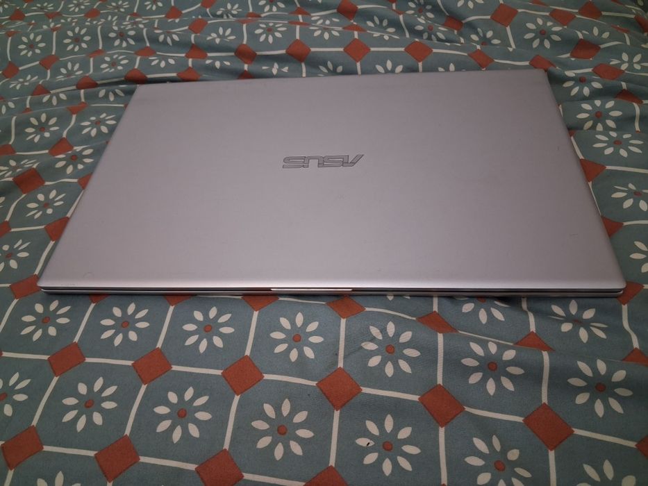 Asus VivoBook 15 (Ryzen 3 / 8GB RAM / SSD) – Muito Rápido