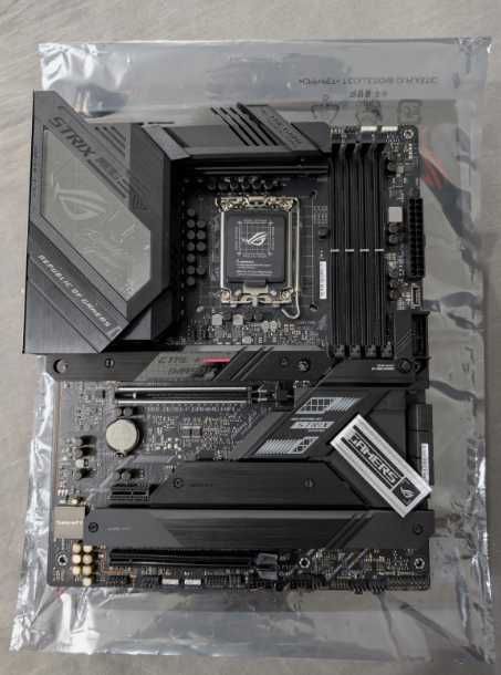 ASUS ROG Strix Z690-F Gaming WiFi | Excelente estado