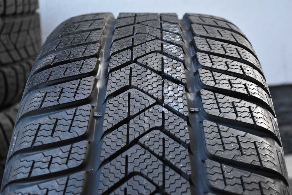 Koła Zimowe Tesla Model 3 19" 8,5 ET 40 2024 Nowe Pirelli Sottozero 3