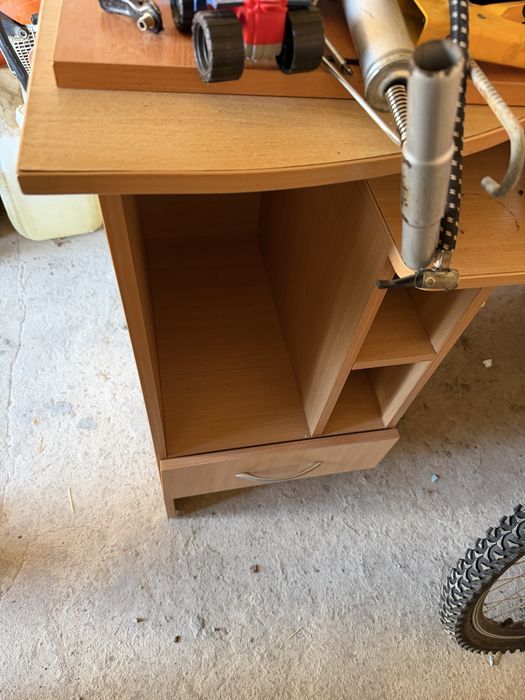 Компʼютерний стіл