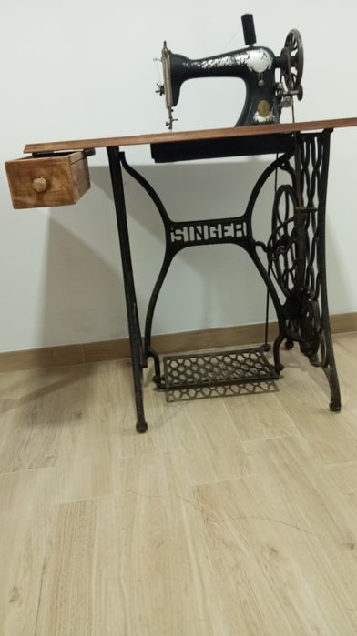 Máquina antiga de costura --SINGER