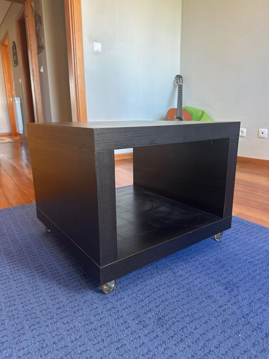 Móveis IKEA sobre rodas