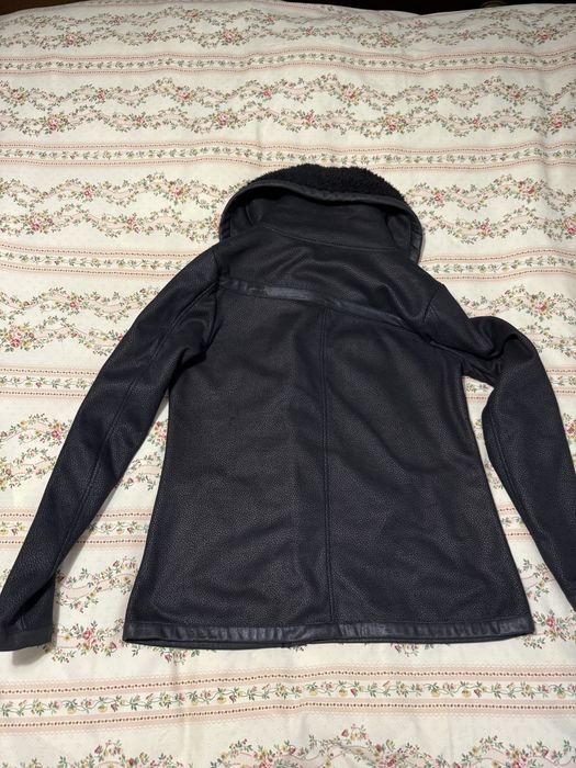 Casaco volcom preto tipo pele