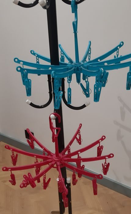 Wiszące suszarki na pranie z klipsami,