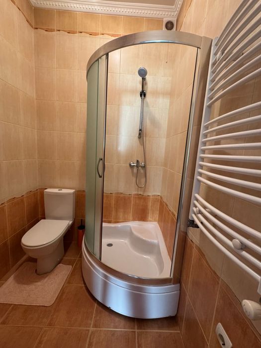 Оренда будинку з паркомісцем