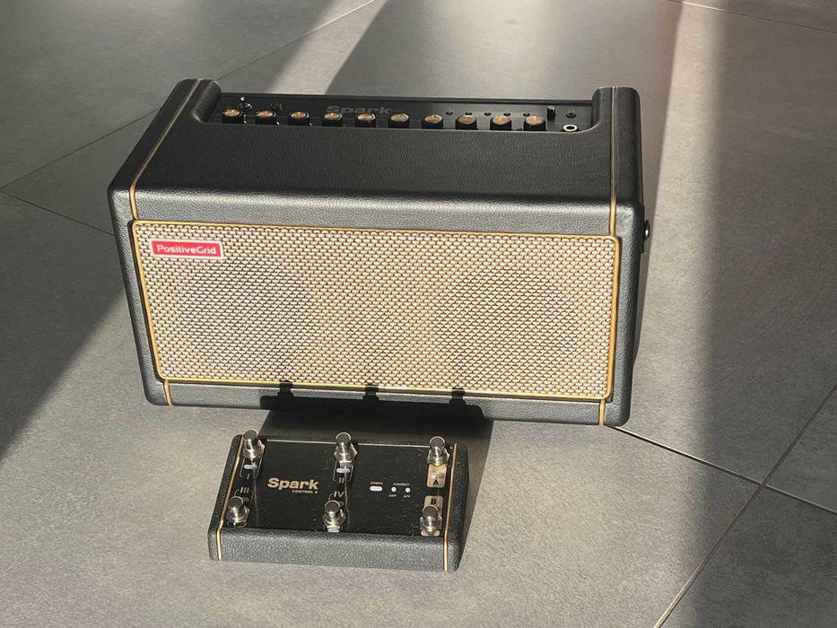 Positive Grid Spark 40 + Spark Control X footswitch - Zestaw stan bdb