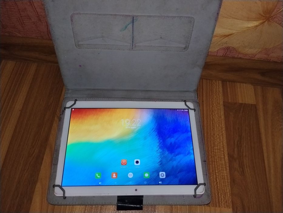 Терміново!!!  Планшет з захисним чехлом