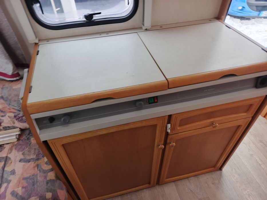 Adria Piętrowe łóżko 1000DMC Przedsionek 
Rok 1995
Świeżo sprowadzona