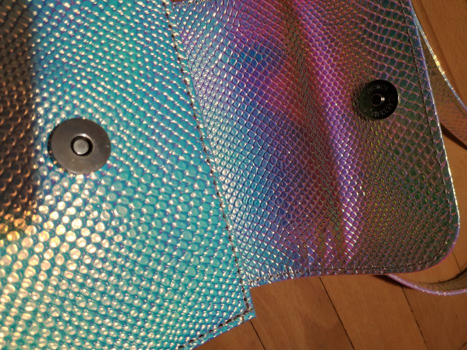 Srebrna holograficzna torebeczka Sinsay