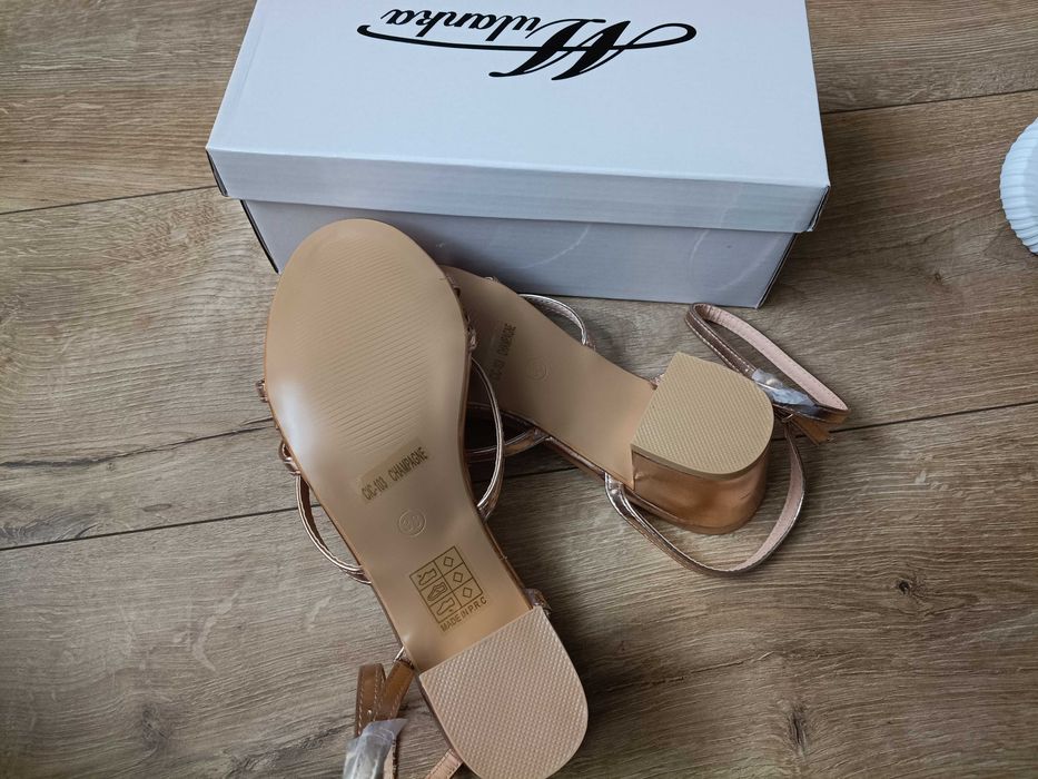 Sandały Mulanka w kolorze szampana/złotym r.38