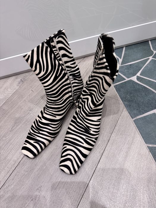 Чоботи Zara  зебра р.39