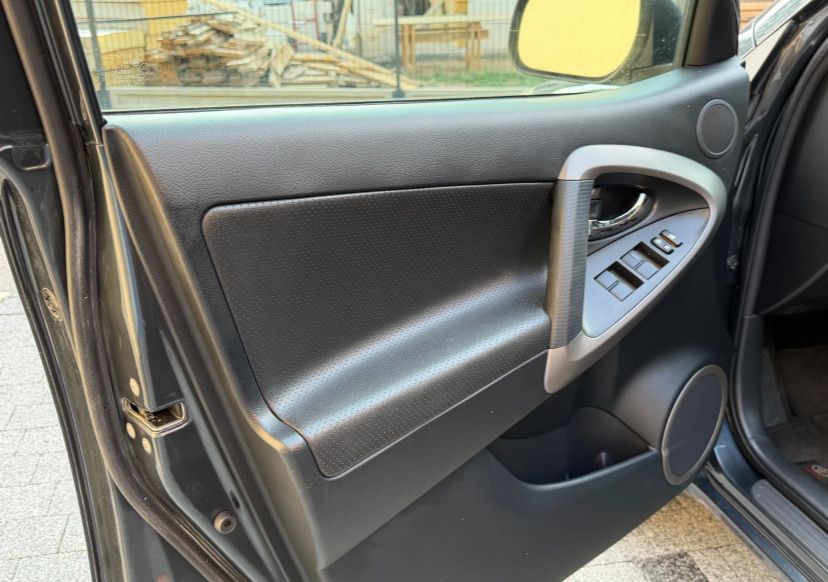Toyota RAV4 2008 бензин 2.0 VVT-i  4WD Автомат Executive