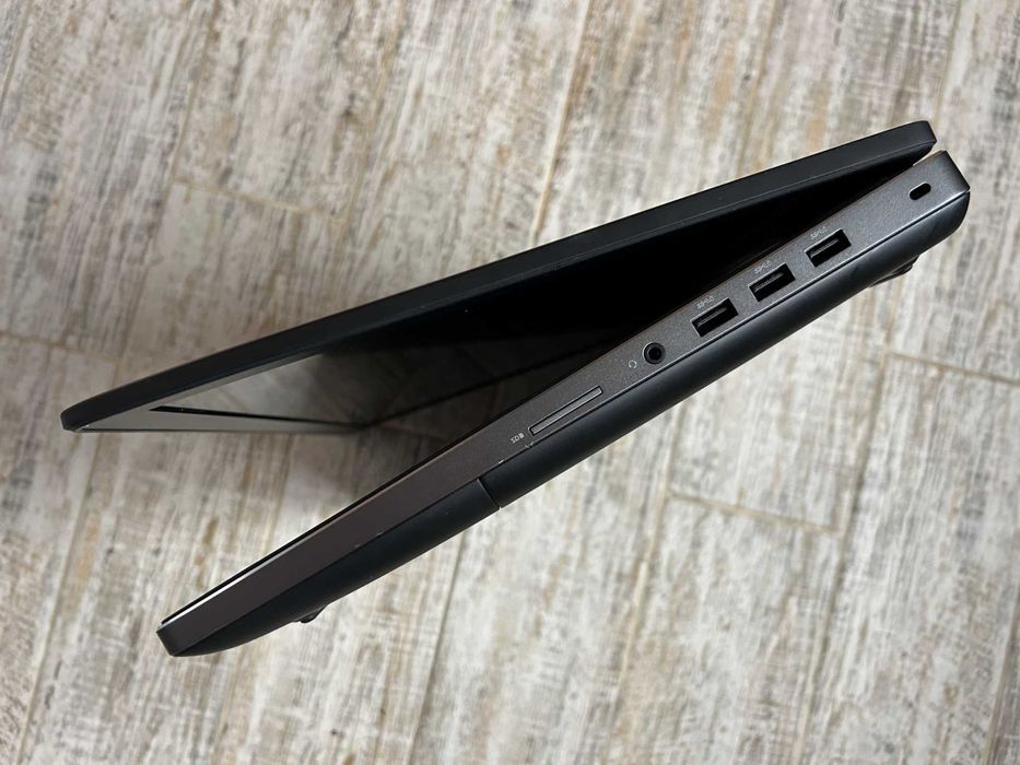 Dell Precision 7720 (17', Intel i7 7700, DDR4 32Gb, SSD, NVIDIA 4Gb)