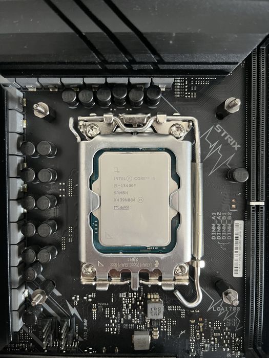 Bundle ROG STRIX B660F + i5 13400F